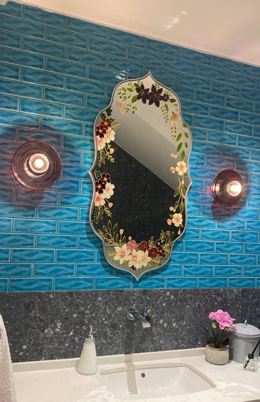 Riva Çiçek Formlu ve Motifli Duvar Aynası