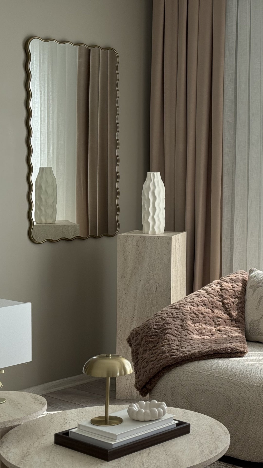 Judie Dalgalı Duvar Aynası