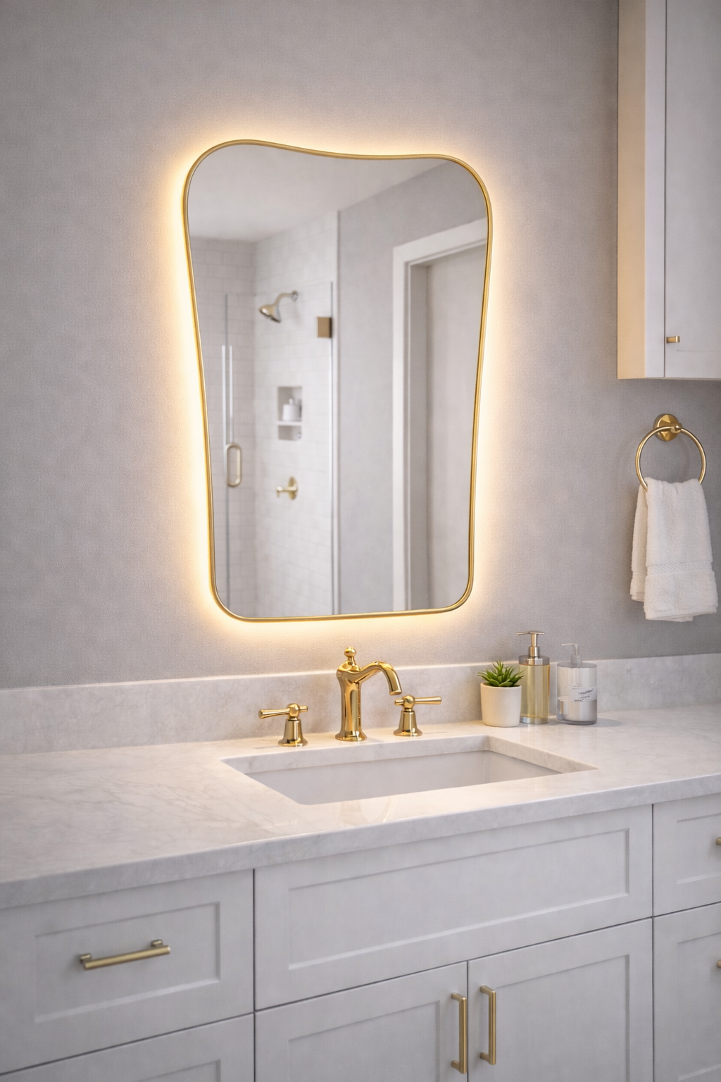 Kelebek Model Asimetrik Duvar Aynası